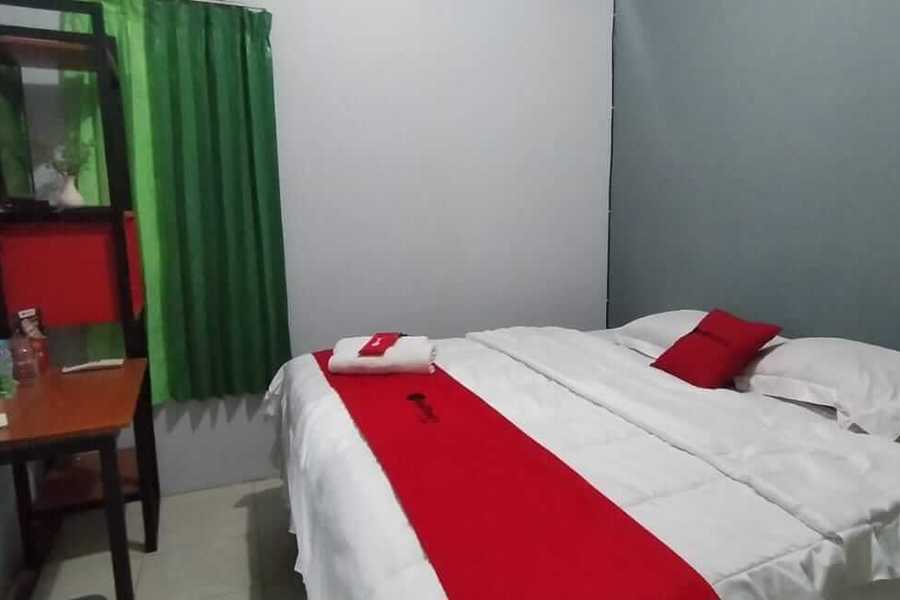 Суменеп: RedDoorz Plus near Alun Alun Sumenep