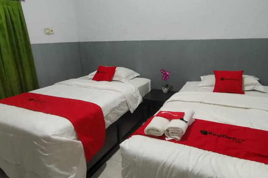 Суменеп: RedDoorz Plus near Alun Alun Sumenep