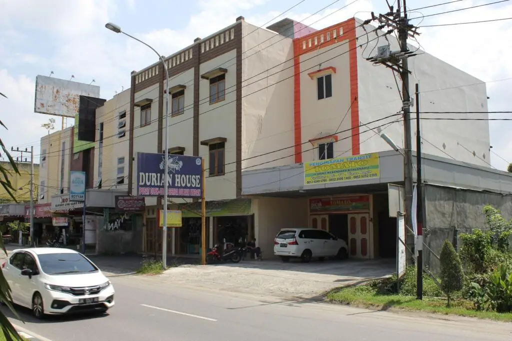 Петумбак: Penginapan Transit Tomato