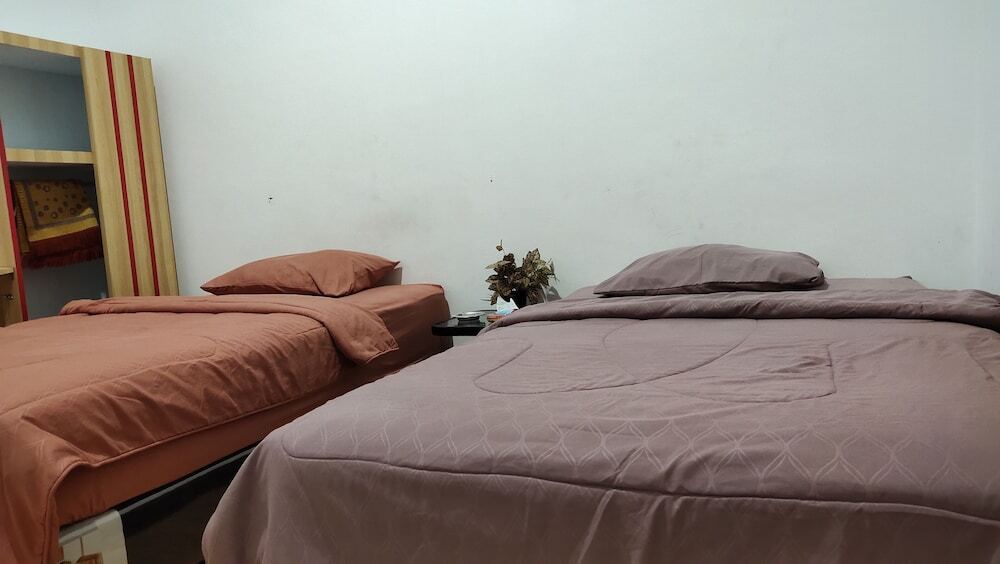 Медан: Camar Guest House Syariah