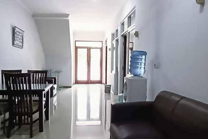 Чилегон: Aimer Guest House Syariah RedPartner
