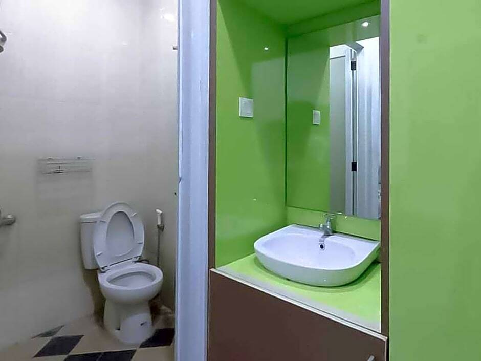 Чилегон: Aimer Guest House Syariah RedPartner