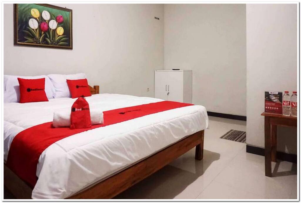 Джомбанг: RedDoorz near Kampung Inggris Pare