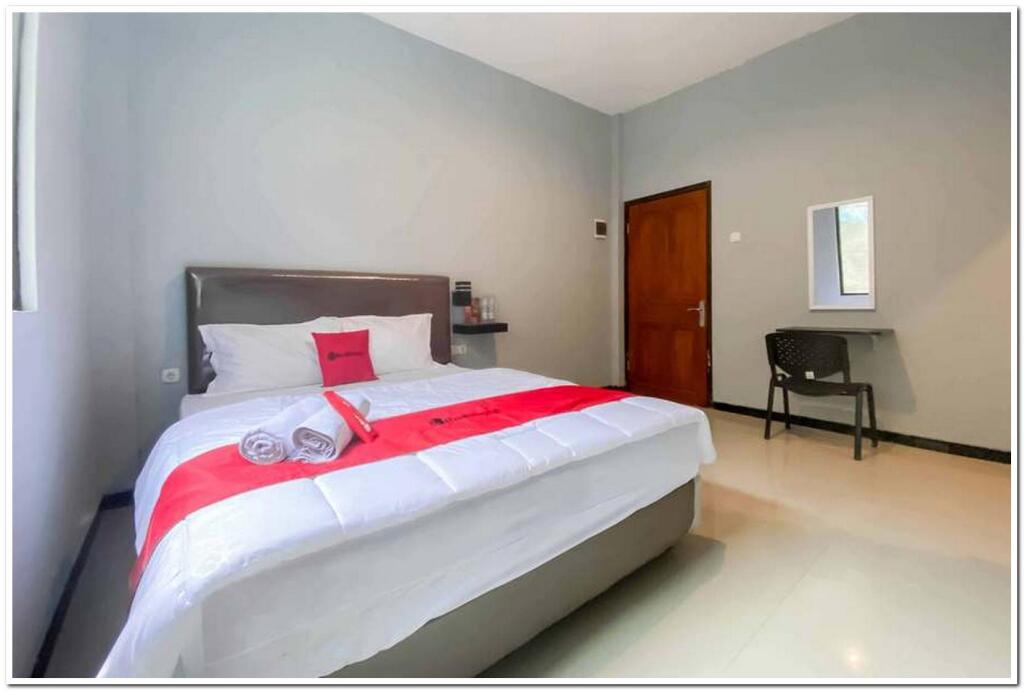 Сурабая: RedDoorz Syariah near T2 Juanda Airport 2