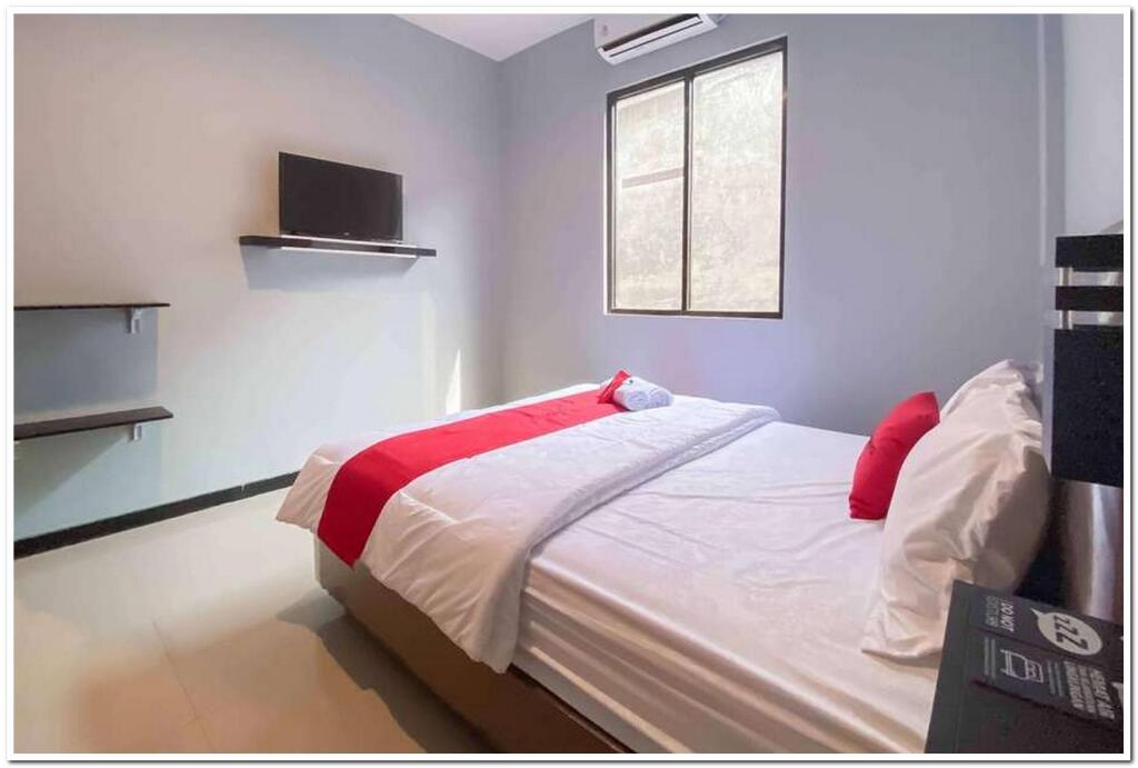 Сурабая: RedDoorz Syariah near T2 Juanda Airport 2