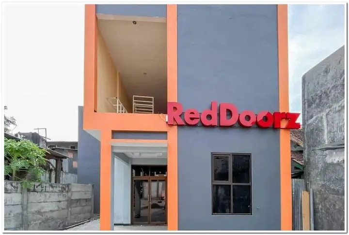 Сурабая: RedDoorz Syariah near T2 Juanda Airport 2