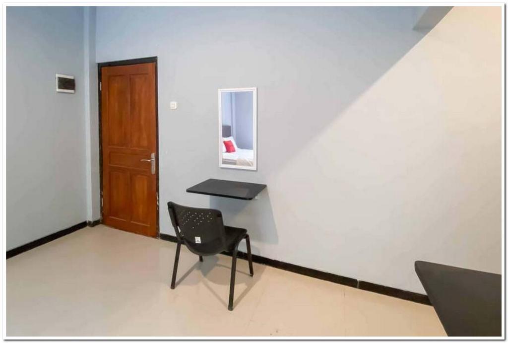 Сурабая: RedDoorz Syariah near T2 Juanda Airport 2