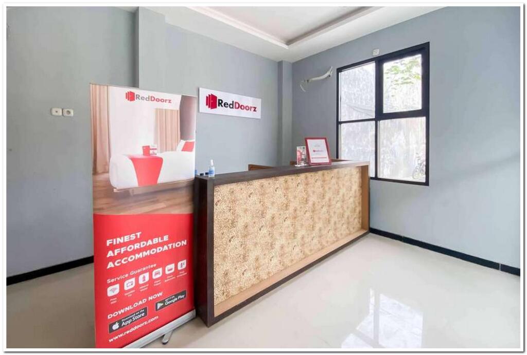 Сурабая: RedDoorz Syariah near T2 Juanda Airport 2