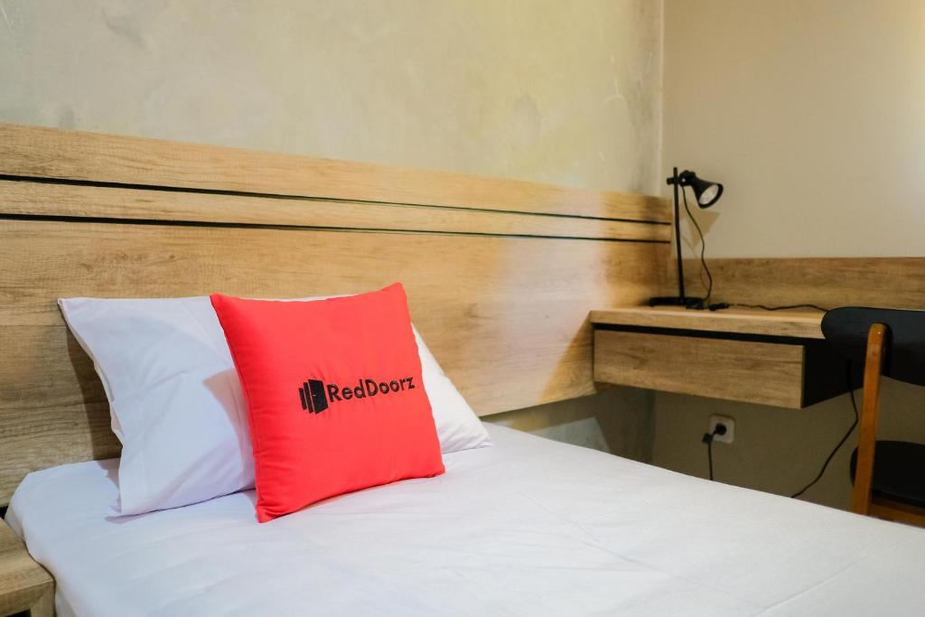 Депок: RedDoorz  near Trans Studio Mall Cibubur 3