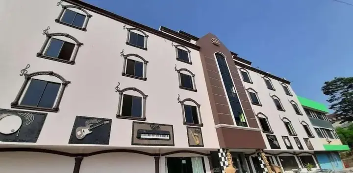 Батам: The Music Hotel