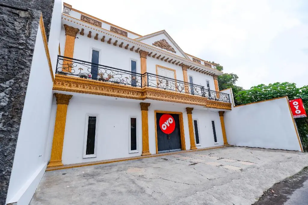 Картасура: OYO 2856 Wisma Fortuna Syariah