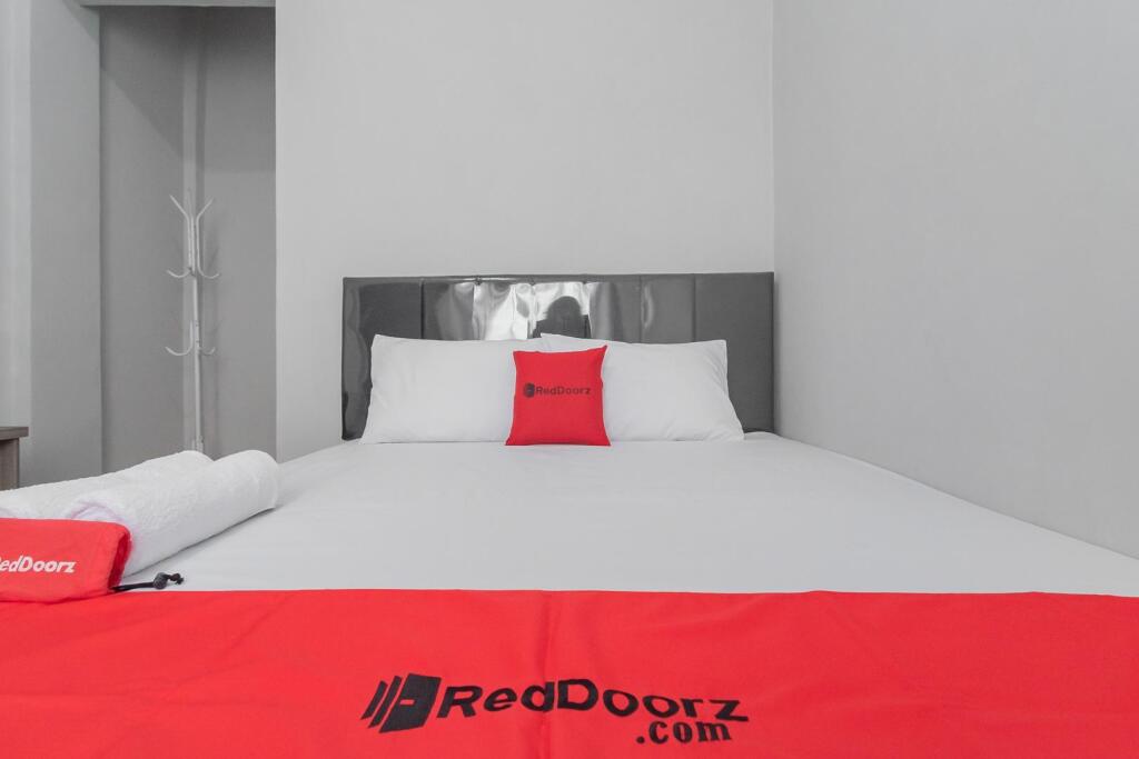 Барос: RedDoorz Syariah near Wisata Situ Gunung Sukabumi
