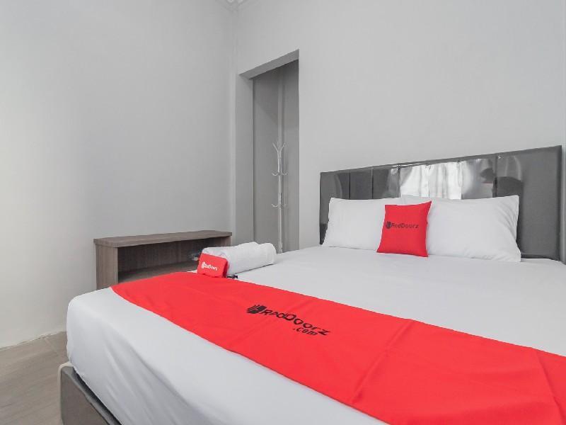 Барос: RedDoorz Syariah near Wisata Situ Gunung Sukabumi