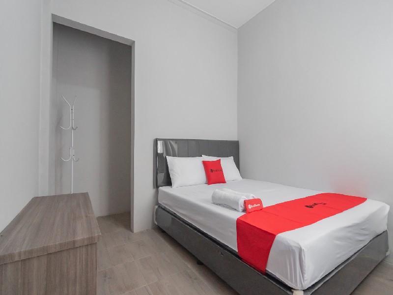 Барос: RedDoorz Syariah near Wisata Situ Gunung Sukabumi