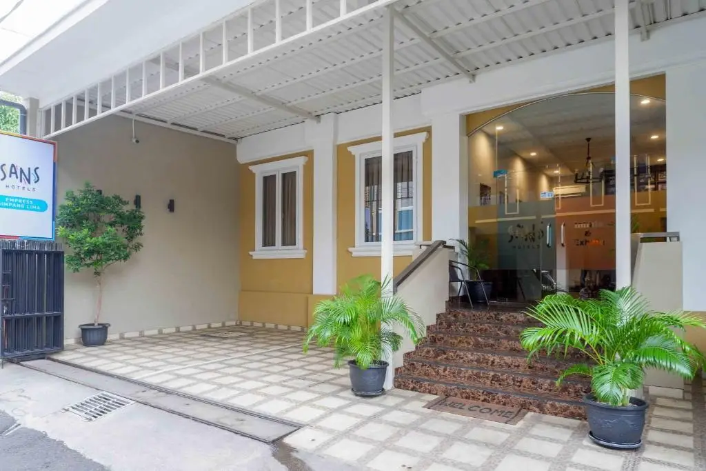 Семаранг: SANS Hotel Empress Simpang Lima