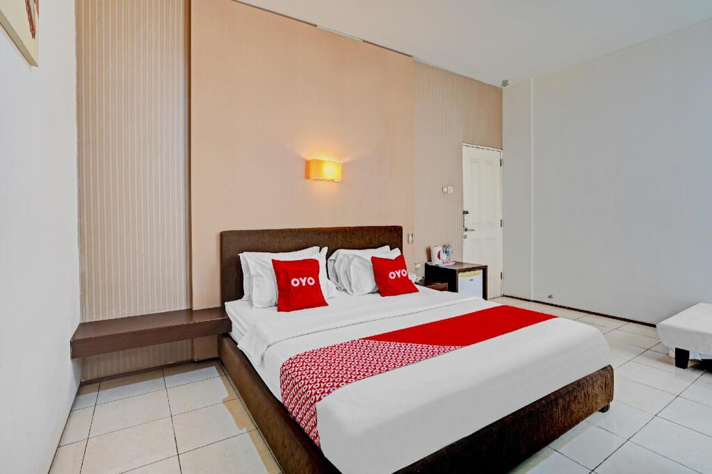 Сурабая: OYO 90075 Feliz Hotel