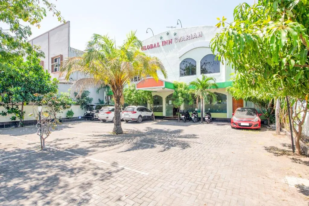 Сурабая: OYO 3749 Hotel Global Inn Syariah