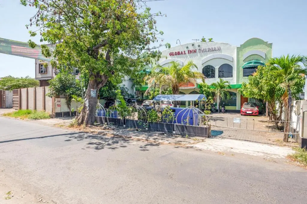 Сурабая: OYO 3749 Hotel Global Inn Syariah