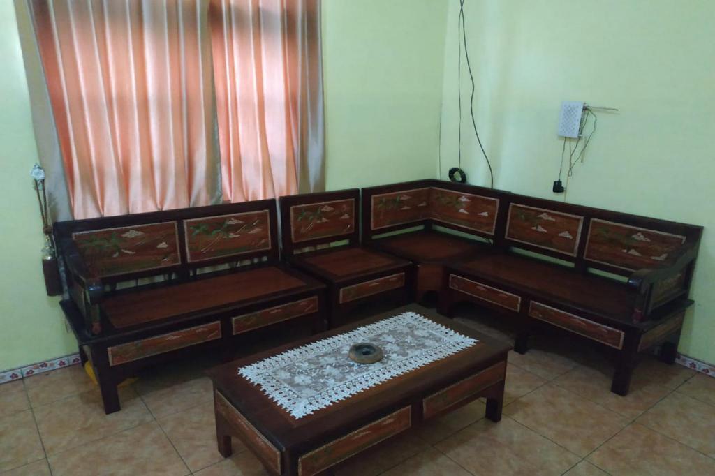 Надисари: Oyo 90097 Homestay Sinta Ndani Putri