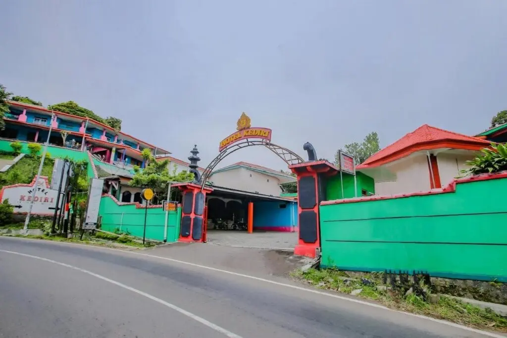 Бандунган: SPOT ON 90100 Hotel Kediri Bandungan