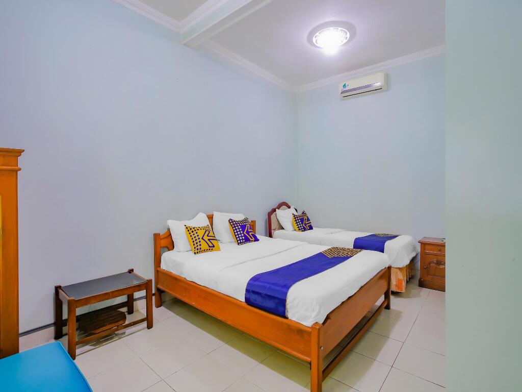 Бандунган: SPOT ON 90100 Hotel Kediri Bandungan