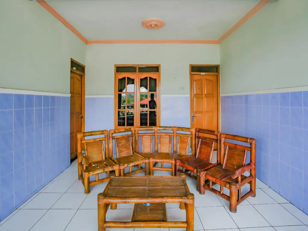 Бандунган: SPOT ON 90100 Hotel Kediri Bandungan