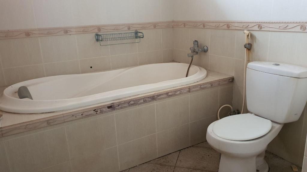 Травас: OYO 90043 Vila Afanda Syariah