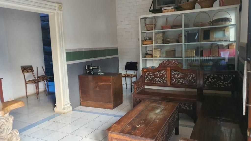 Травас: OYO 90043 Vila Afanda Syariah