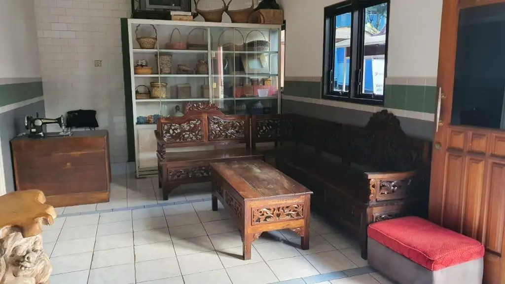 Травас: OYO 90043 Vila Afanda Syariah