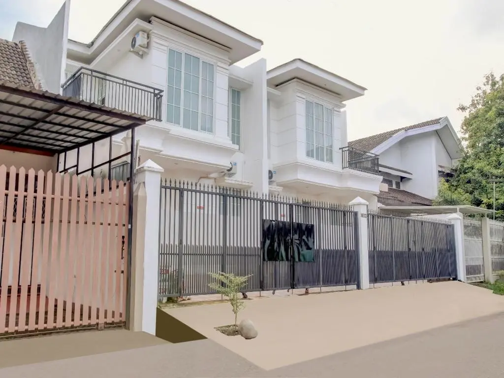 Макассар: OYO 3512 Golden White House