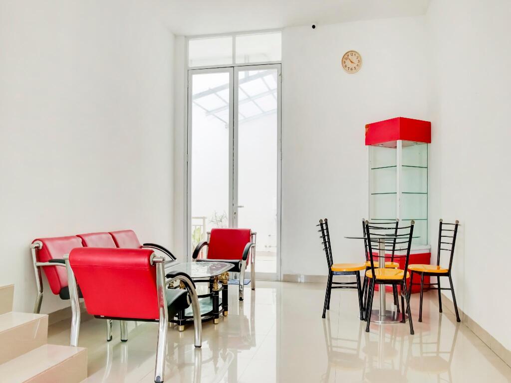 Макассар: OYO 3512 Golden White House