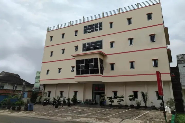 Джамби: OYO 3499 J8 Hotel