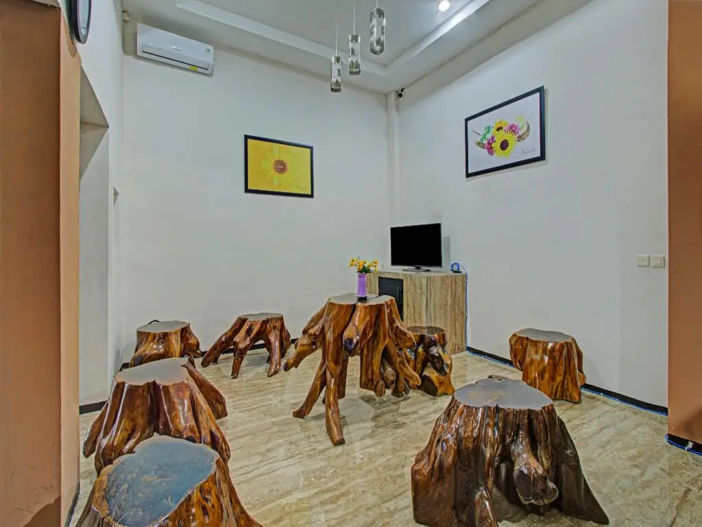 Маланг: OYO 3860 Nirmala Guest House