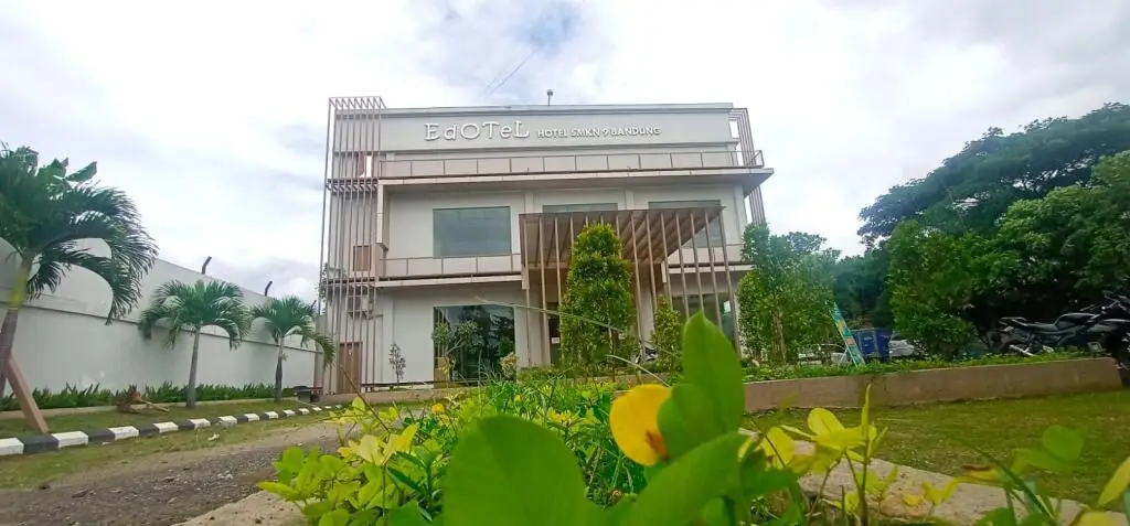 Бандунг: Edotel Metro Bandung