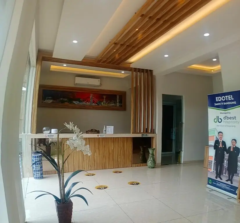 Бандунг: Edotel Metro Bandung