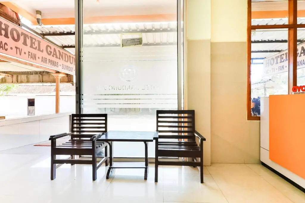 Парангтритис: OYO 90034 Hotel Gandung Yunior
