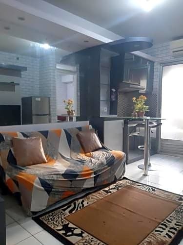 Джакарта: Apartment Kalibata City by Ari
