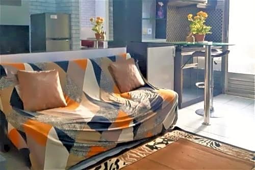 Джакарта: Apartment Kalibata City by Ari