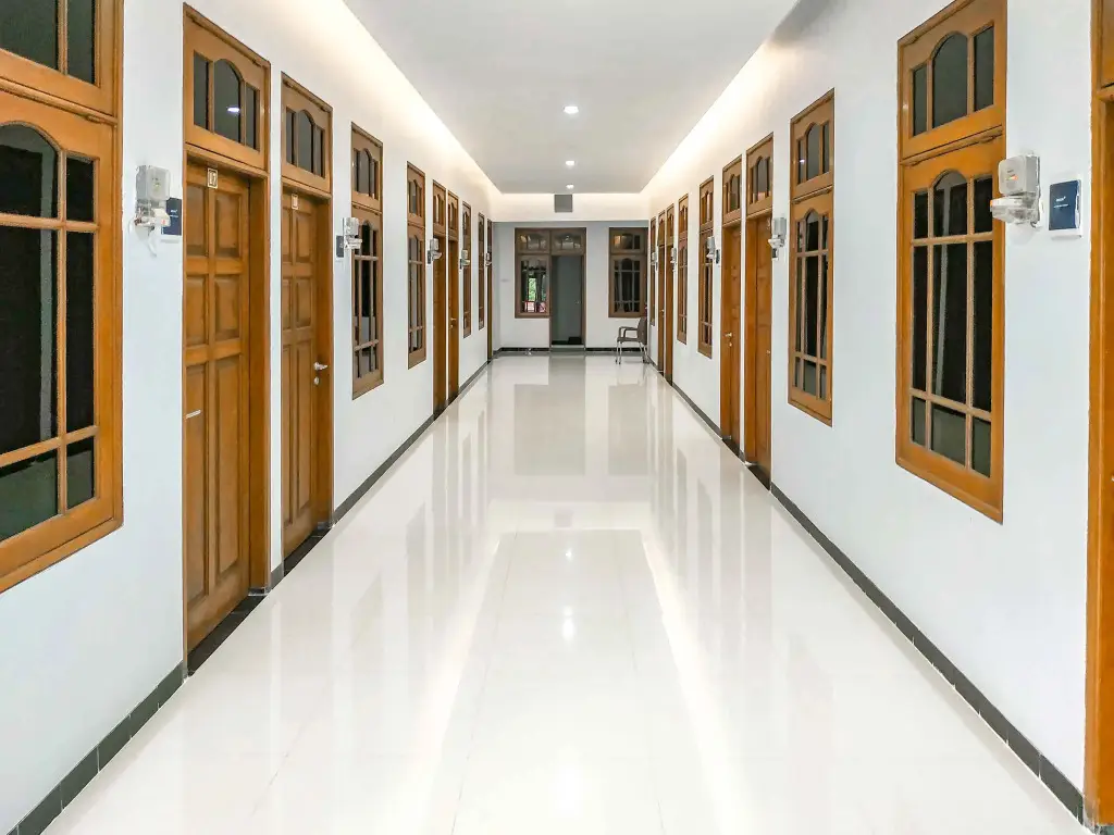 Сурабая: RedDoorz near Pasar Atom Mall