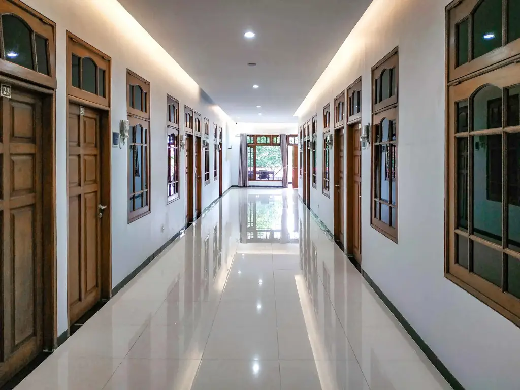 Сурабая: RedDoorz near Pasar Atom Mall