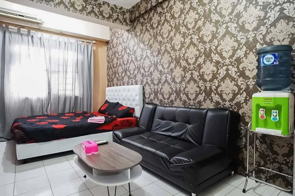 Джакарта: Apartment City Park Tower H18 Pelangi Rooms RedPartner