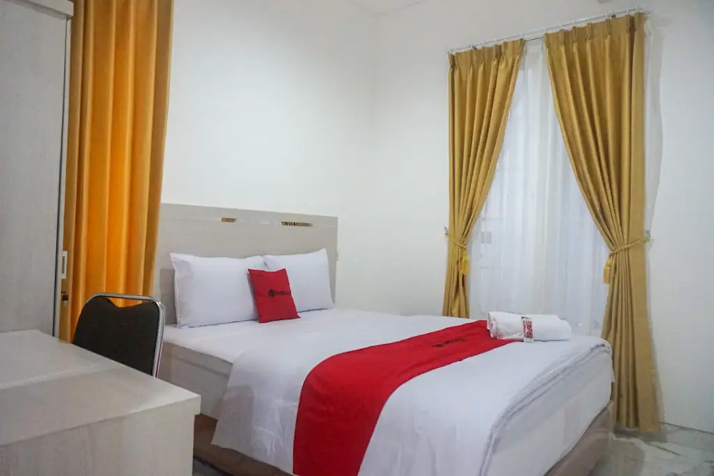 Маланг: RedDoorz near Araya Family Club House