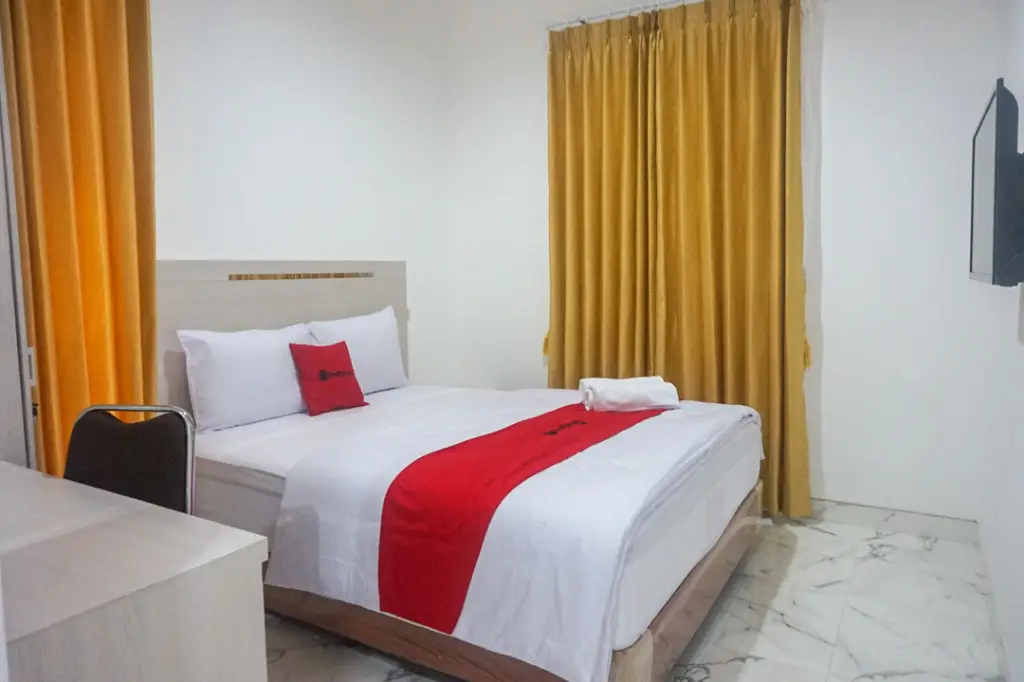 Маланг: RedDoorz near Araya Family Club House
