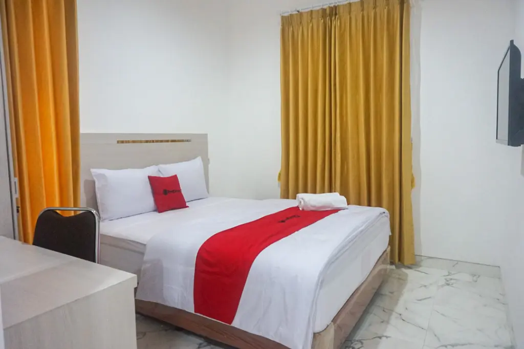 Маланг: RedDoorz near Araya Family Club House
