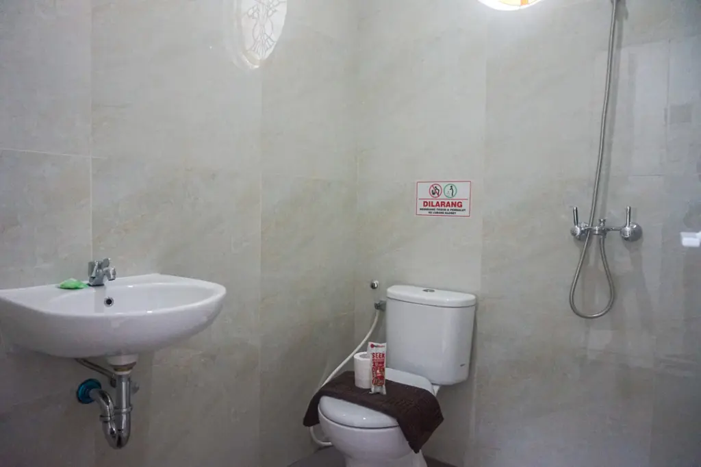 Маланг: RedDoorz near Araya Family Club House