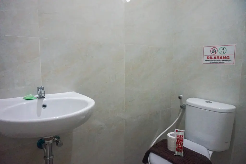 Маланг: RedDoorz near Araya Family Club House