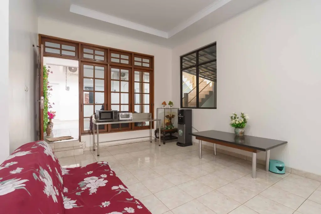 Бекаси: RedDoorz Syariah near Exit Toll Jatiwarna 2