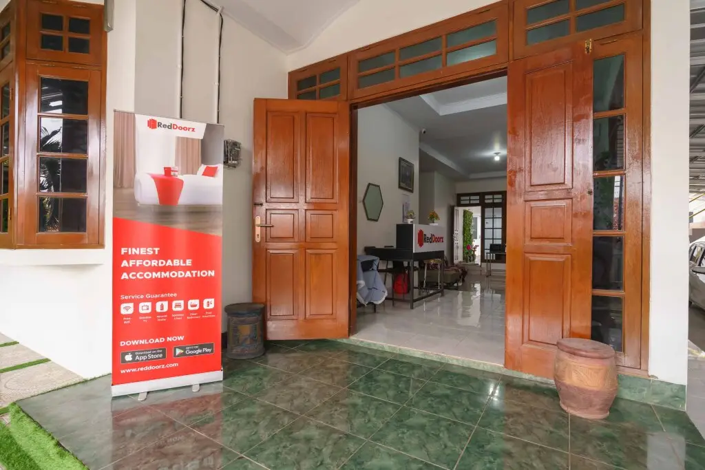 Бекаси: RedDoorz Syariah near Exit Toll Jatiwarna 2