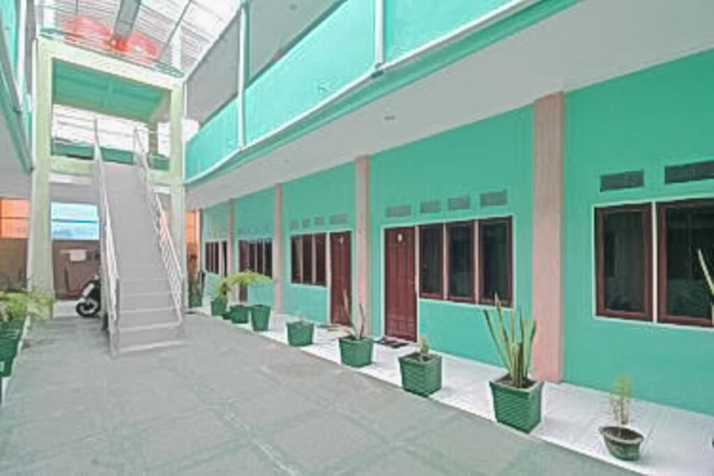 Палангкарая: Wisma Tambun Raya RedPartner