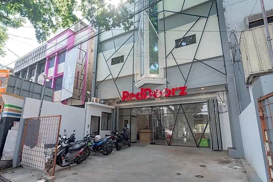 Бандунг: RedDoorz Plus @ Karapitan Street